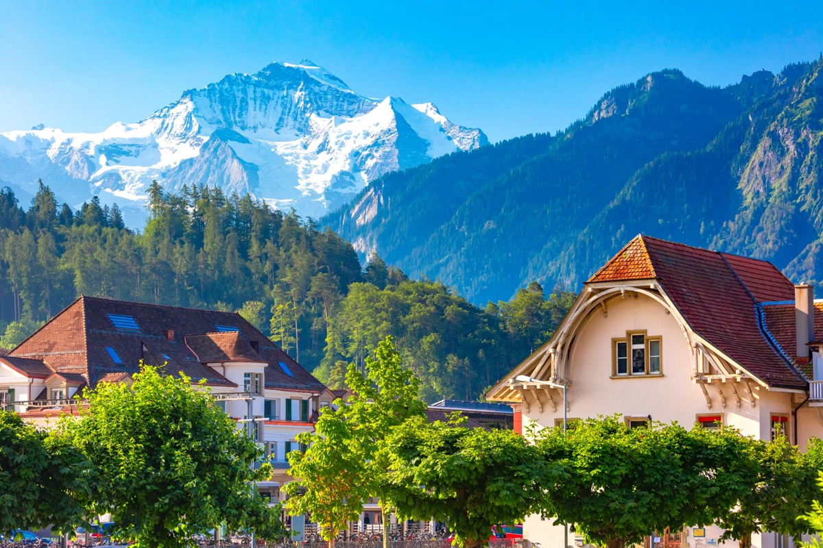 Kirchhofer Watch Shopping in Interlaken